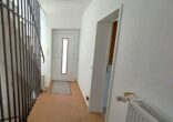 Verklinkertes Einfamilienhaus mit Keller, Garage und Carport! (RK-6255) - EG Flur nund Treppenhaus