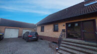 Zweifamilienhaus in beliebter Wohnlage von Bergen! (TJ-6023) - Eingang mit Garagen